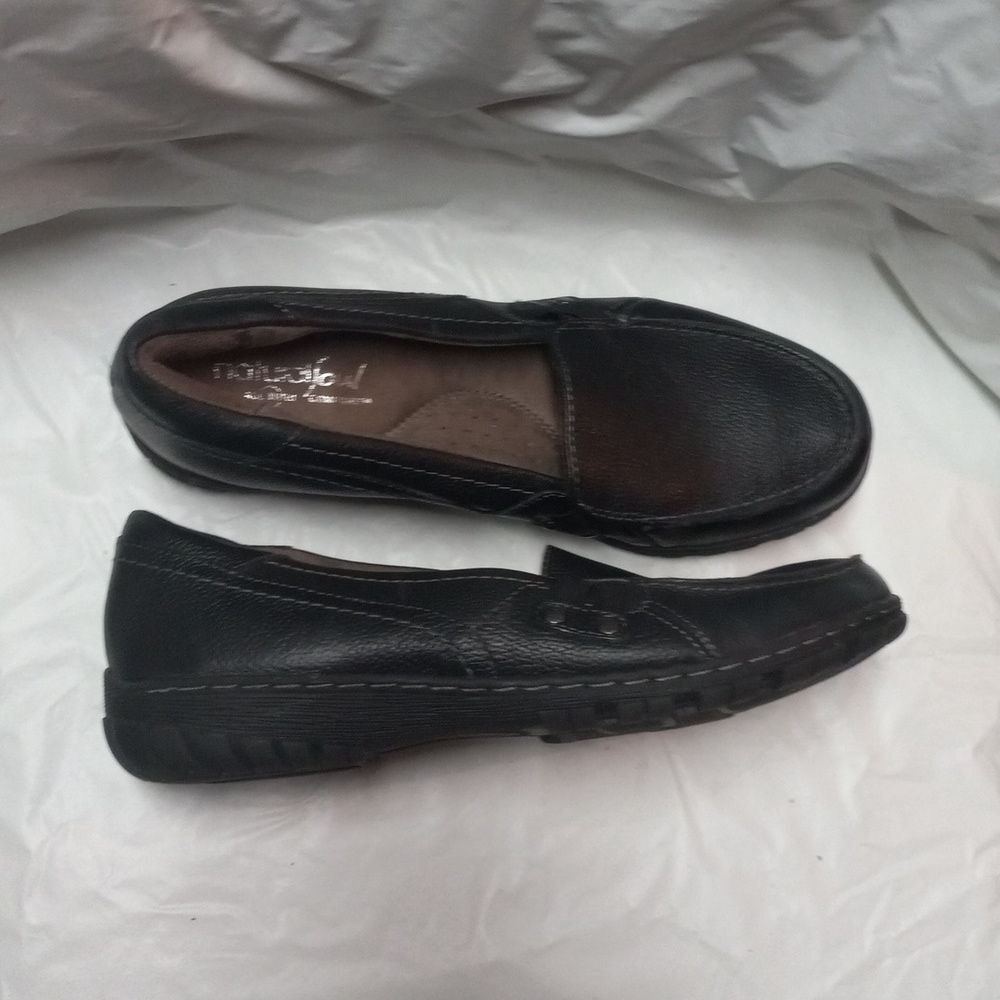 Natural Soul Womens Black Leather Slip On Loafers Size 7.5